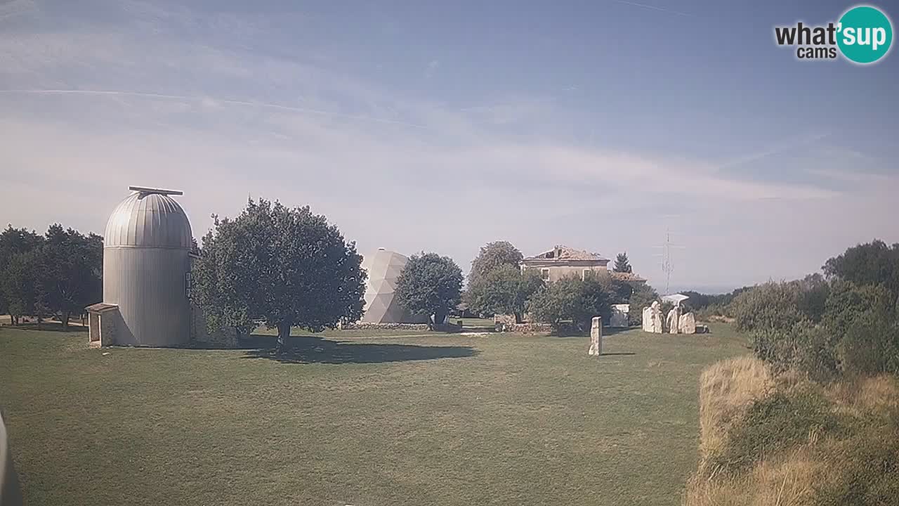 Webcam live dell’Osservatorio di  – Esplora il cielo, gli asteroidi, i comete e i meteoroidi.