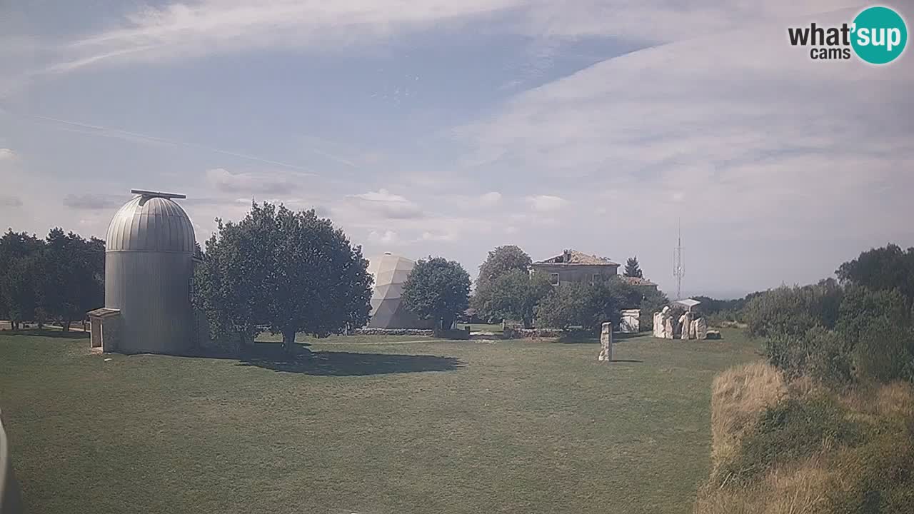 Webcam live dell’Osservatorio di  – Esplora il cielo, gli asteroidi, i comete e i meteoroidi.