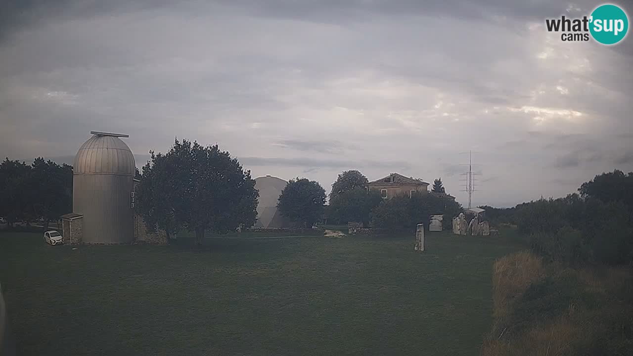Webcam en direct de l’Observatoire de Višnjan – Explorez le ciel, les astéroïdes, les comètes et les météoroïdes