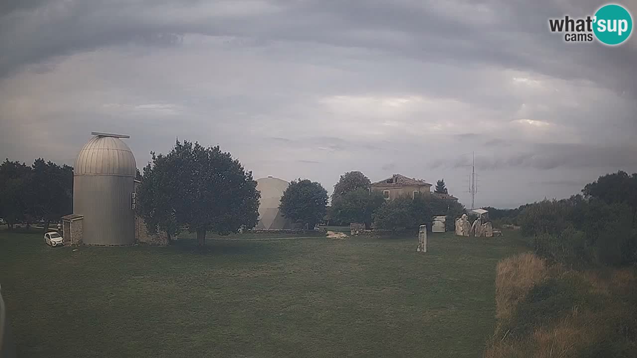 Webcam en direct de l’Observatoire de Višnjan – Explorez le ciel, les astéroïdes, les comètes et les météoroïdes
