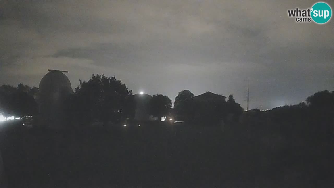 Webcam live dell’Osservatorio di  – Esplora il cielo, gli asteroidi, i comete e i meteoroidi.
