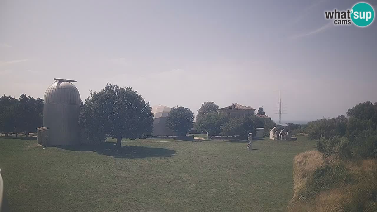Webcam en direct de l’Observatoire de Višnjan – Explorez le ciel, les astéroïdes, les comètes et les météoroïdes