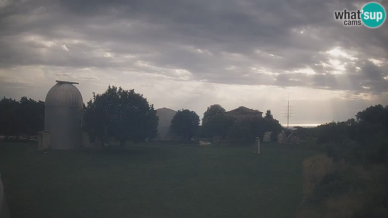Webcam en direct de l’Observatoire de Višnjan – Explorez le ciel, les astéroïdes, les comètes et les météoroïdes