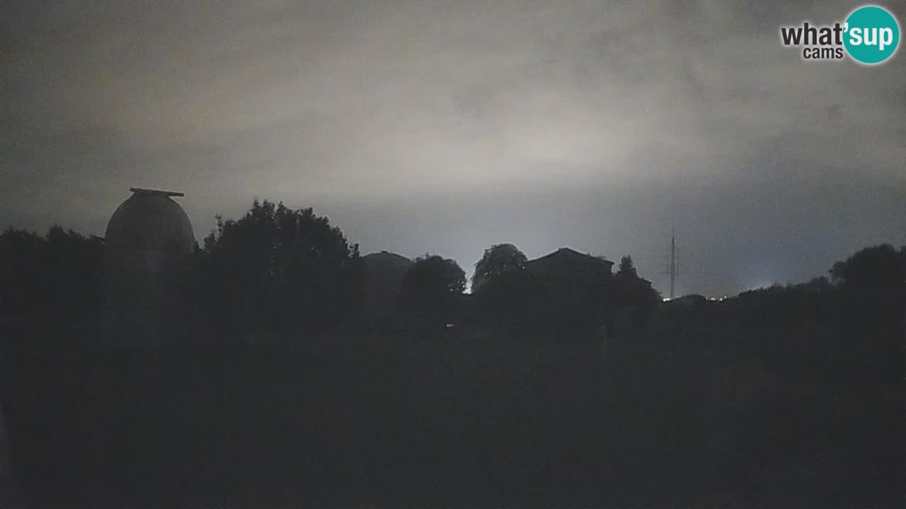 Webcam live dell’Osservatorio di  – Esplora il cielo, gli asteroidi, i comete e i meteoroidi.