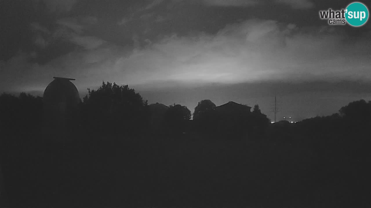 Webcam live dell’Osservatorio di  – Esplora il cielo, gli asteroidi, i comete e i meteoroidi.