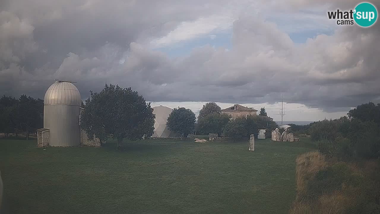 Webcam en direct de l’Observatoire de Višnjan – Explorez le ciel, les astéroïdes, les comètes et les météoroïdes