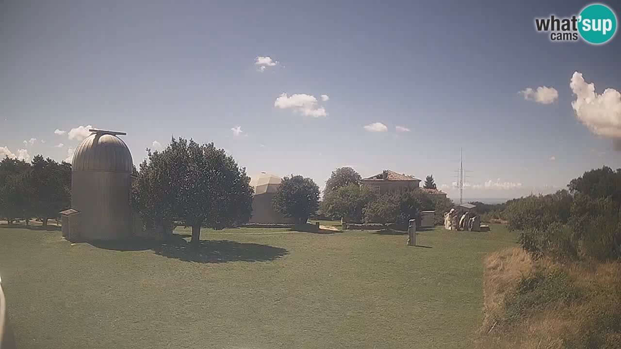 Webcam live dell’Osservatorio di  – Esplora il cielo, gli asteroidi, i comete e i meteoroidi.
