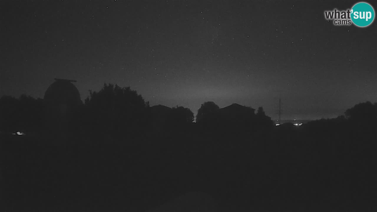 Webcam live dell’Osservatorio di  – Esplora il cielo, gli asteroidi, i comete e i meteoroidi.