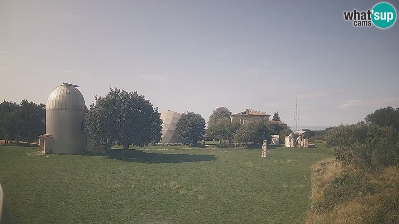 Webcam live dell’Osservatorio di  – Esplora il cielo, gli asteroidi, i comete e i meteoroidi.