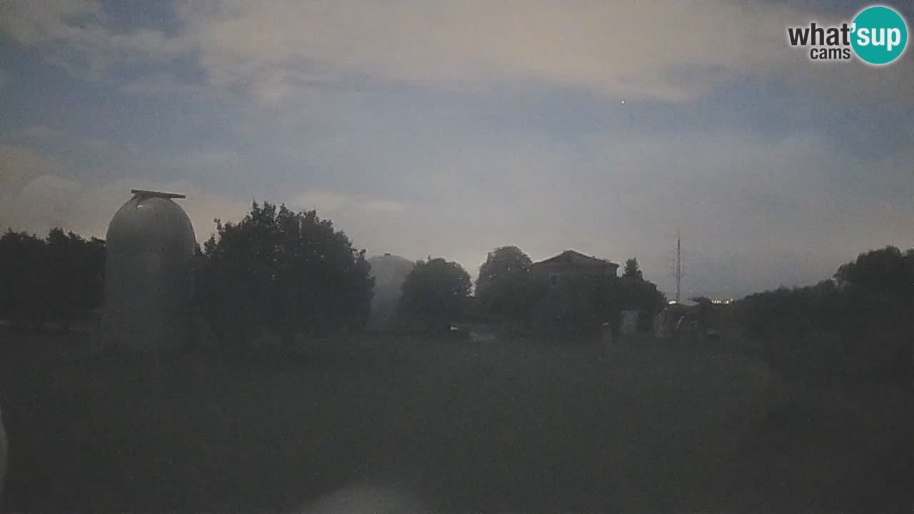 Webcam live dell’Osservatorio di  – Esplora il cielo, gli asteroidi, i comete e i meteoroidi.