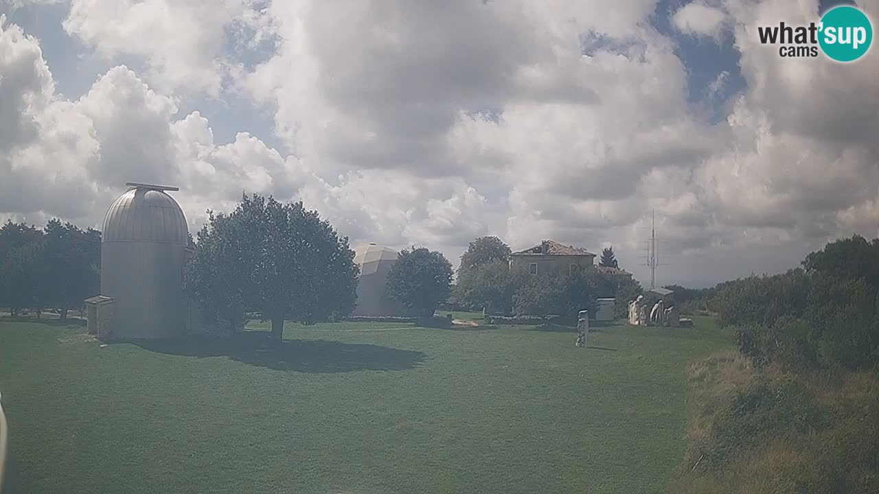 Webcam live dell’Osservatorio di  – Esplora il cielo, gli asteroidi, i comete e i meteoroidi.
