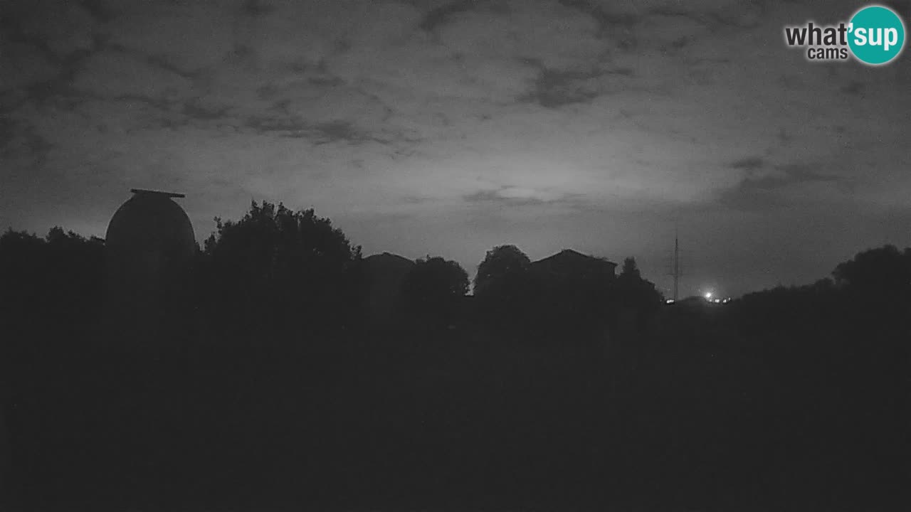 Webcam live dell’Osservatorio di  – Esplora il cielo, gli asteroidi, i comete e i meteoroidi.