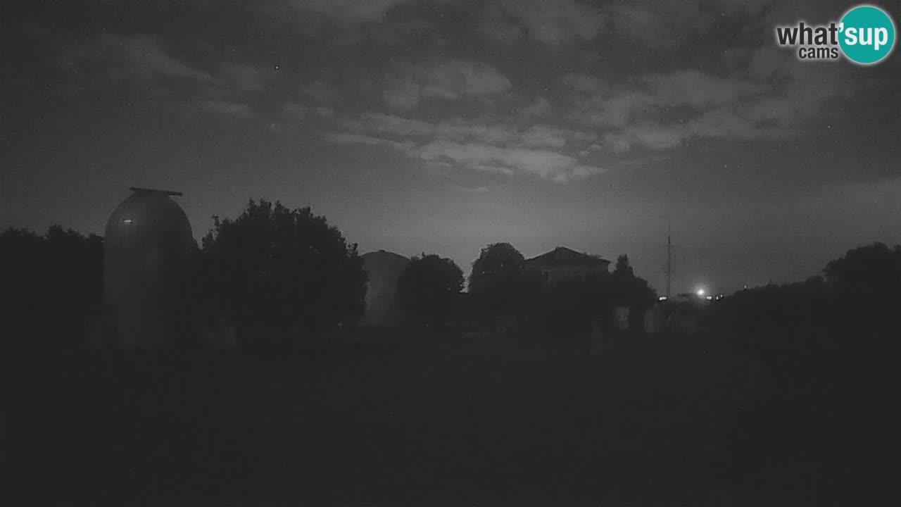 Webcam live dell’Osservatorio di  – Esplora il cielo, gli asteroidi, i comete e i meteoroidi.