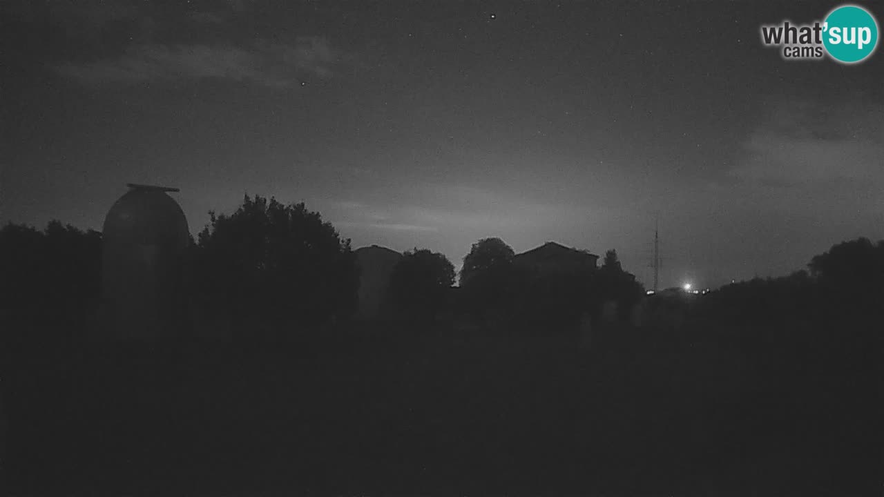 Webcam live dell’Osservatorio di  – Esplora il cielo, gli asteroidi, i comete e i meteoroidi.