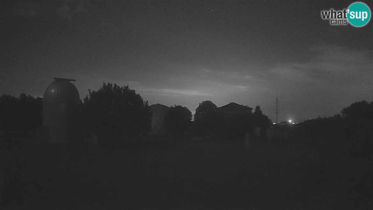 Webcam live dell’Osservatorio di  – Esplora il cielo, gli asteroidi, i comete e i meteoroidi.