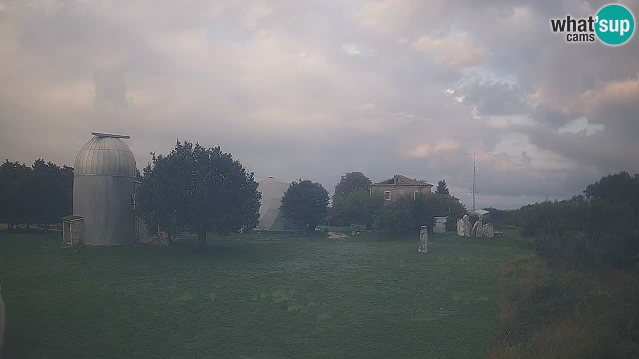 Webcam live dell’Osservatorio di  – Esplora il cielo, gli asteroidi, i comete e i meteoroidi.