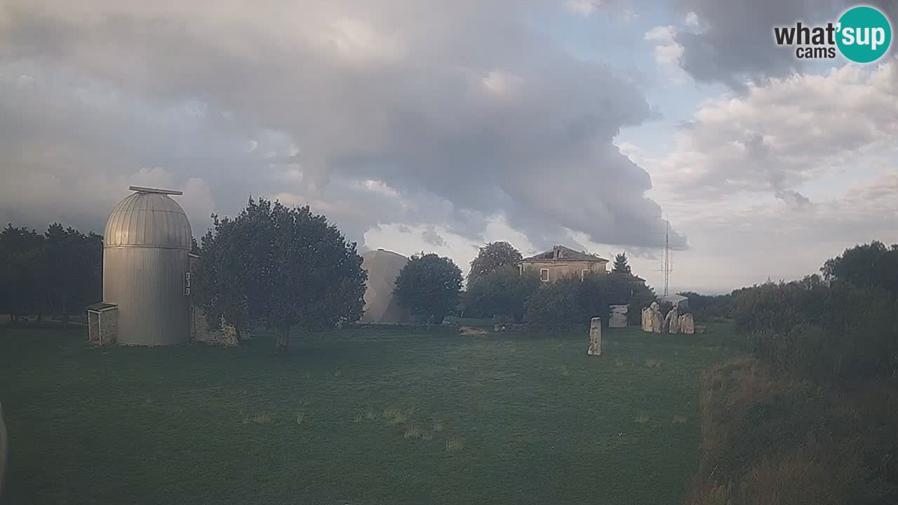 Webcam en direct de l’Observatoire de Višnjan – Explorez le ciel, les astéroïdes, les comètes et les météoroïdes