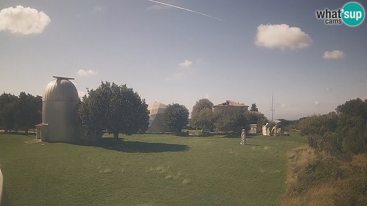 Webcam live dell’Osservatorio di  – Esplora il cielo, gli asteroidi, i comete e i meteoroidi.