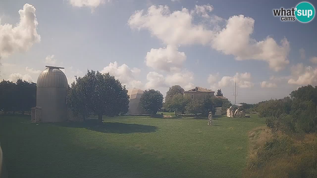Webcam en direct de l’Observatoire de Višnjan – Explorez le ciel, les astéroïdes, les comètes et les météoroïdes