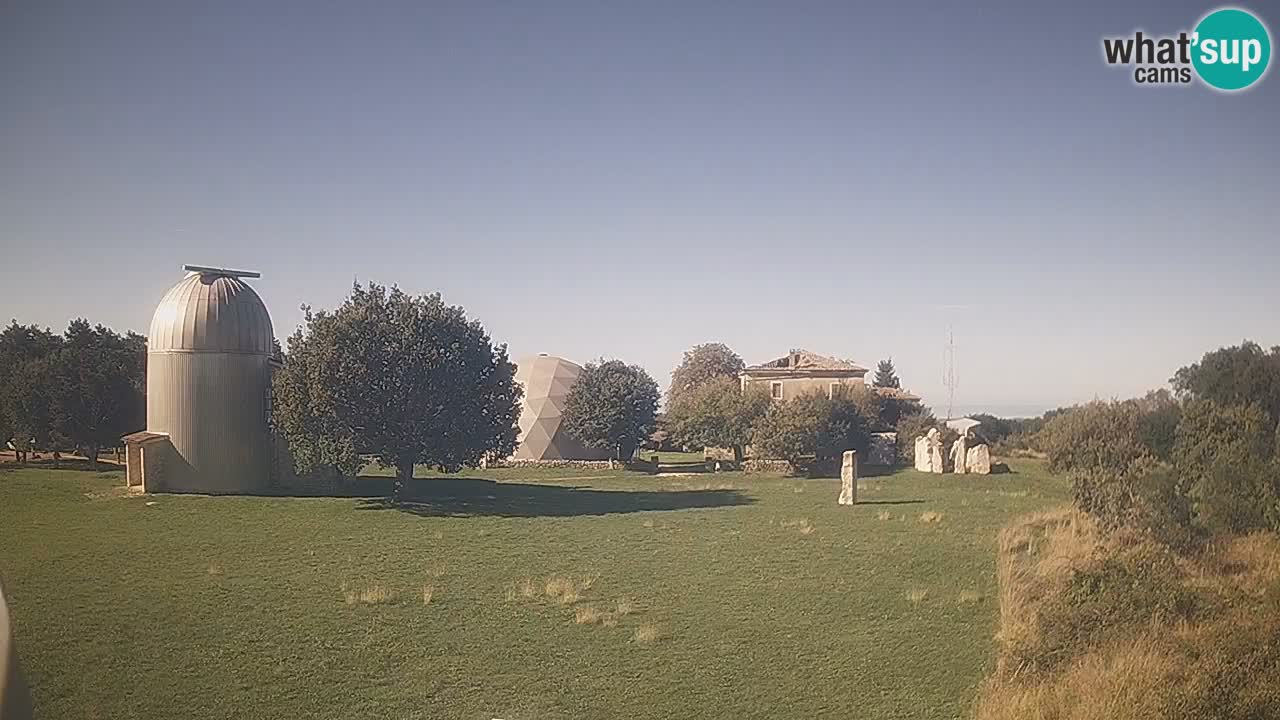 Webcam live dell’Osservatorio di  – Esplora il cielo, gli asteroidi, i comete e i meteoroidi.
