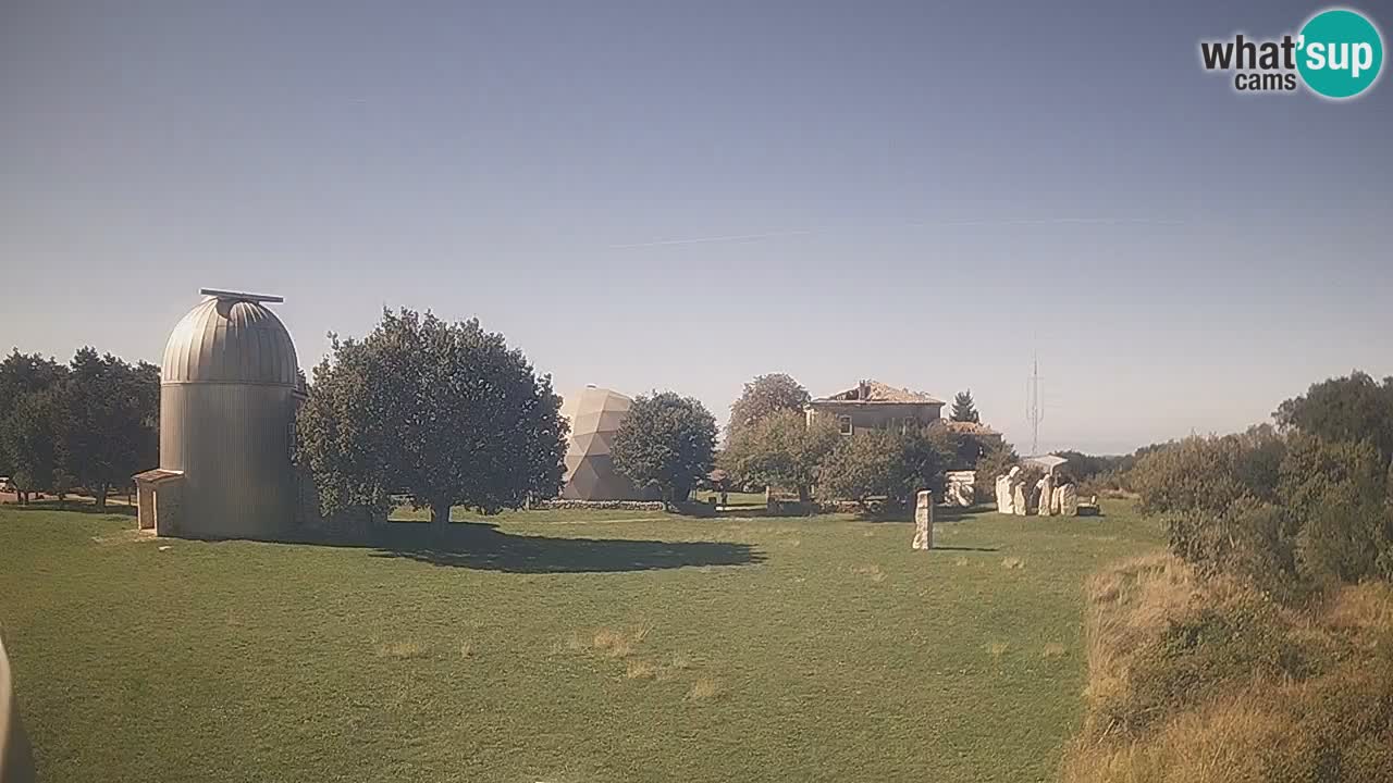 Webcam live dell’Osservatorio di  – Esplora il cielo, gli asteroidi, i comete e i meteoroidi.
