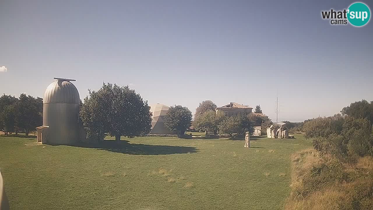 Webcam live dell’Osservatorio di  – Esplora il cielo, gli asteroidi, i comete e i meteoroidi.