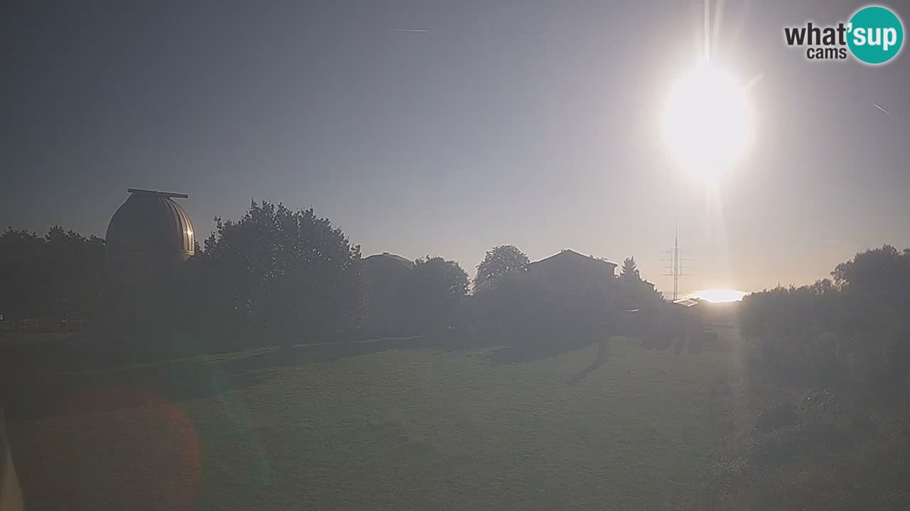 Webcam live dell’Osservatorio di  – Esplora il cielo, gli asteroidi, i comete e i meteoroidi.