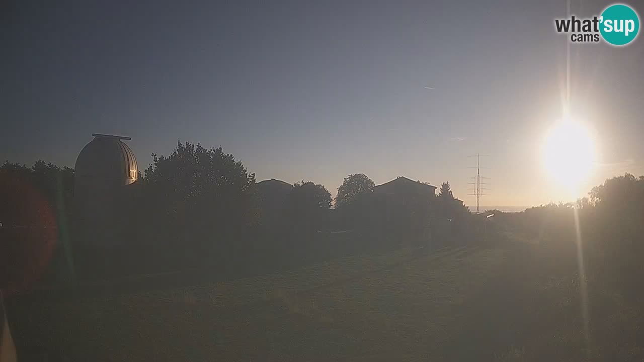 Webcam live dell’Osservatorio di  – Esplora il cielo, gli asteroidi, i comete e i meteoroidi.
