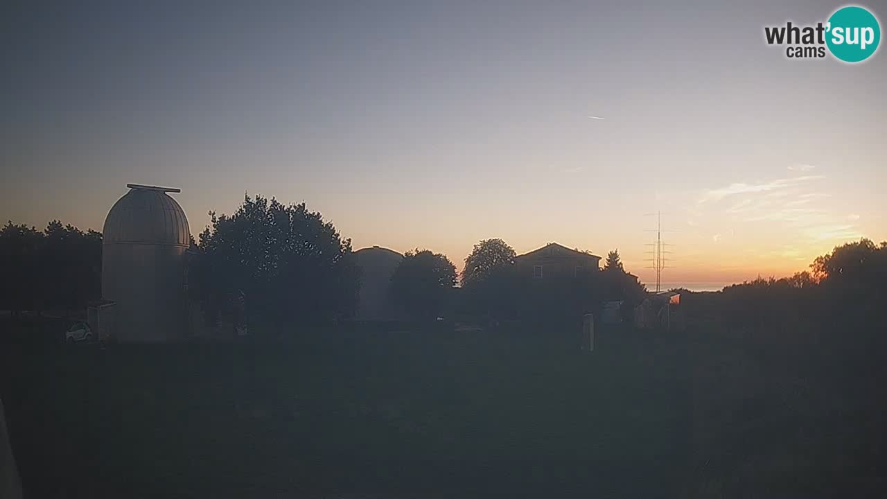 Webcam live dell’Osservatorio di  – Esplora il cielo, gli asteroidi, i comete e i meteoroidi.