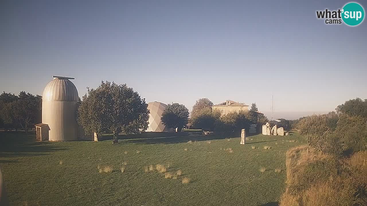 Webcam en direct de l’Observatoire de Višnjan – Explorez le ciel, les astéroïdes, les comètes et les météoroïdes