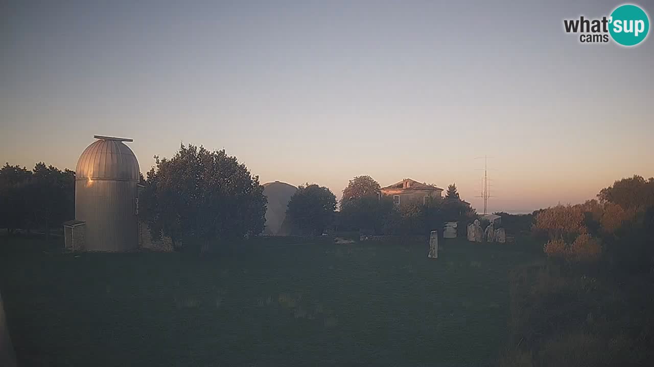 Cámara web en vivo del Observatorio de Višnjan: explora el cielo, los asteroides, cometas y meteoroides