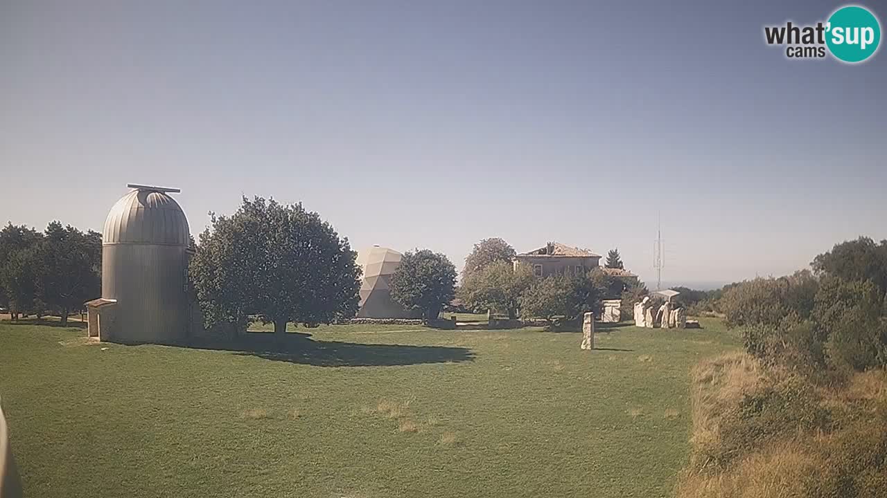 Webcam live dell’Osservatorio di  – Esplora il cielo, gli asteroidi, i comete e i meteoroidi.