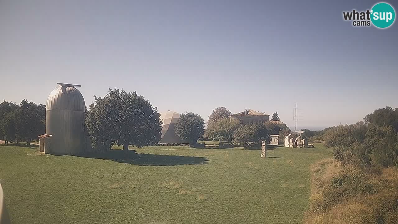 Webcam live dell’Osservatorio di  – Esplora il cielo, gli asteroidi, i comete e i meteoroidi.