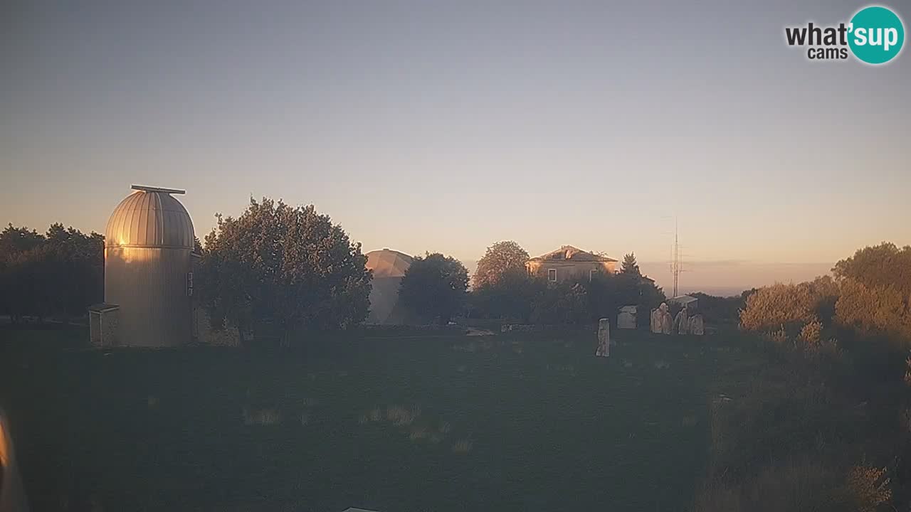Webcam live dell’Osservatorio di  – Esplora il cielo, gli asteroidi, i comete e i meteoroidi.