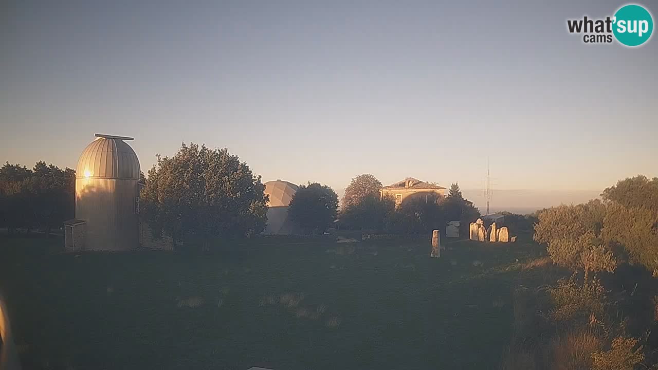 Webcam live dell’Osservatorio di  – Esplora il cielo, gli asteroidi, i comete e i meteoroidi.