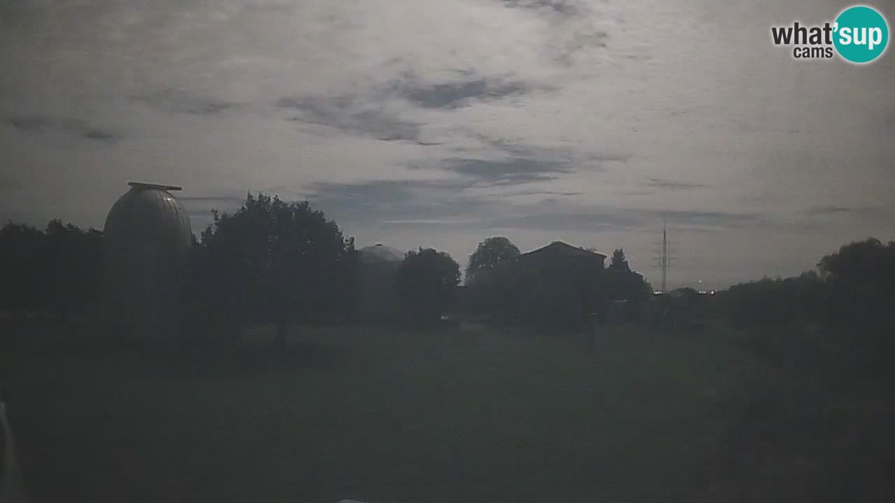 Webcam live dell’Osservatorio di  – Esplora il cielo, gli asteroidi, i comete e i meteoroidi.