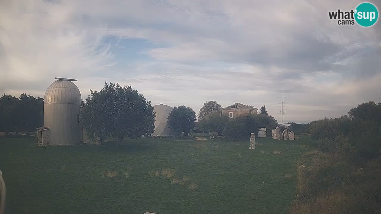 Webcam live dell’Osservatorio di  – Esplora il cielo, gli asteroidi, i comete e i meteoroidi.
