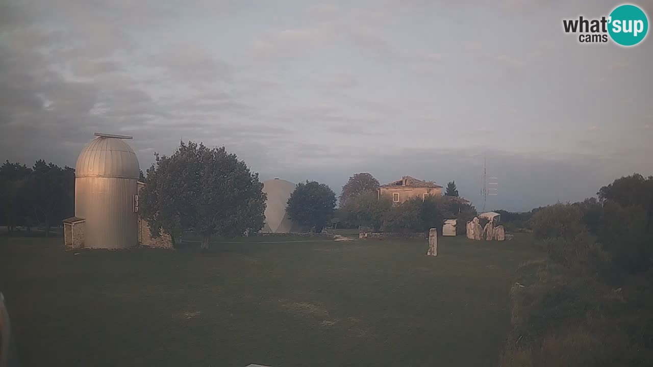 Webcam en direct de l’Observatoire de Višnjan – Explorez le ciel, les astéroïdes, les comètes et les météoroïdes