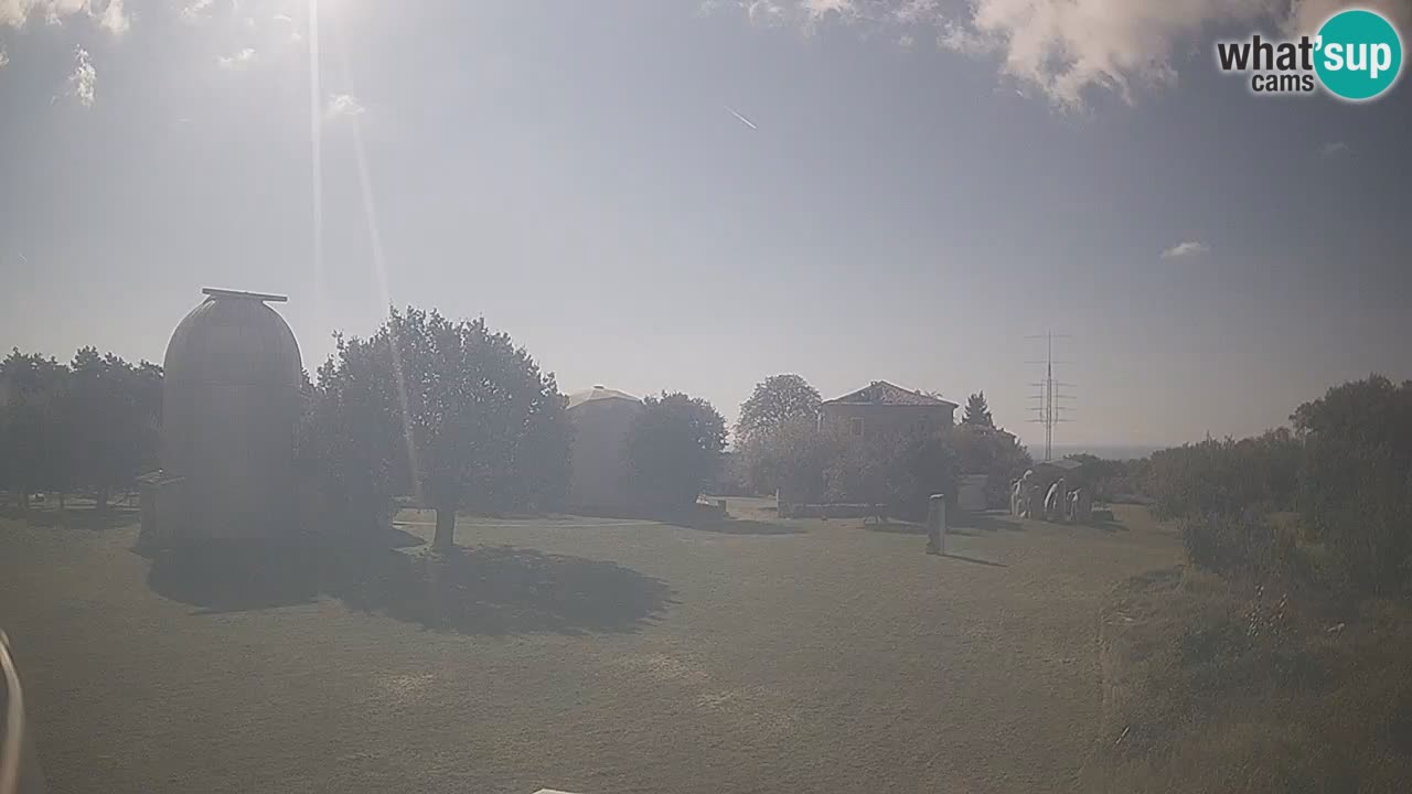 Webcam live dell’Osservatorio di  – Esplora il cielo, gli asteroidi, i comete e i meteoroidi.