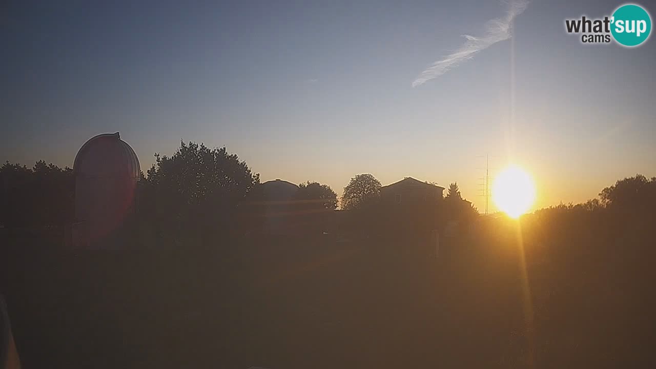 Webcam live dell’Osservatorio di  – Esplora il cielo, gli asteroidi, i comete e i meteoroidi.