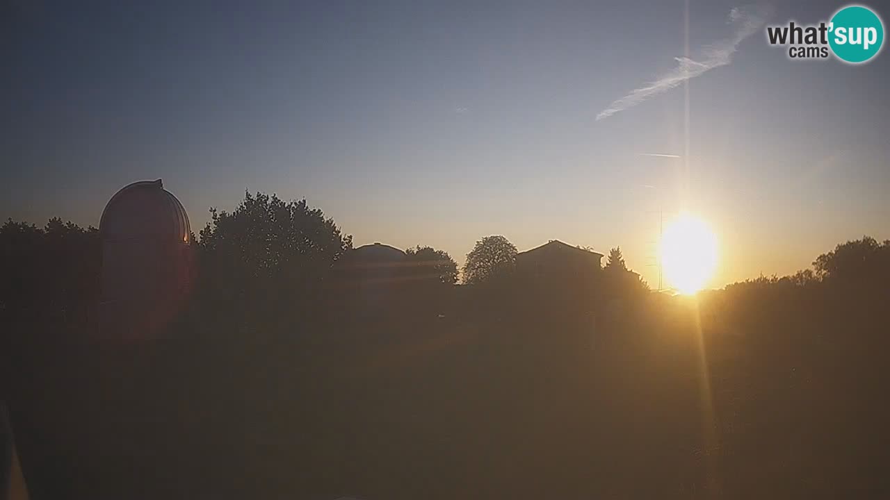 Webcam live dell’Osservatorio di  – Esplora il cielo, gli asteroidi, i comete e i meteoroidi.