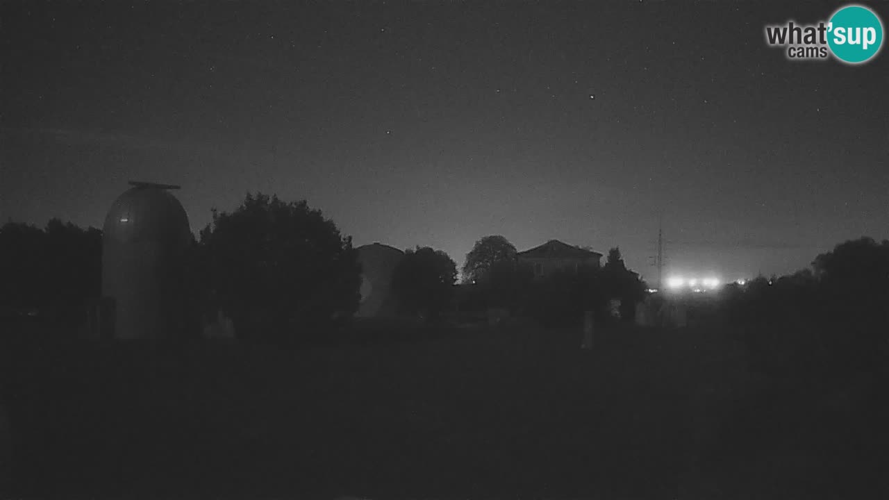 Webcam en direct de l’Observatoire de Višnjan – Explorez le ciel, les astéroïdes, les comètes et les météoroïdes
