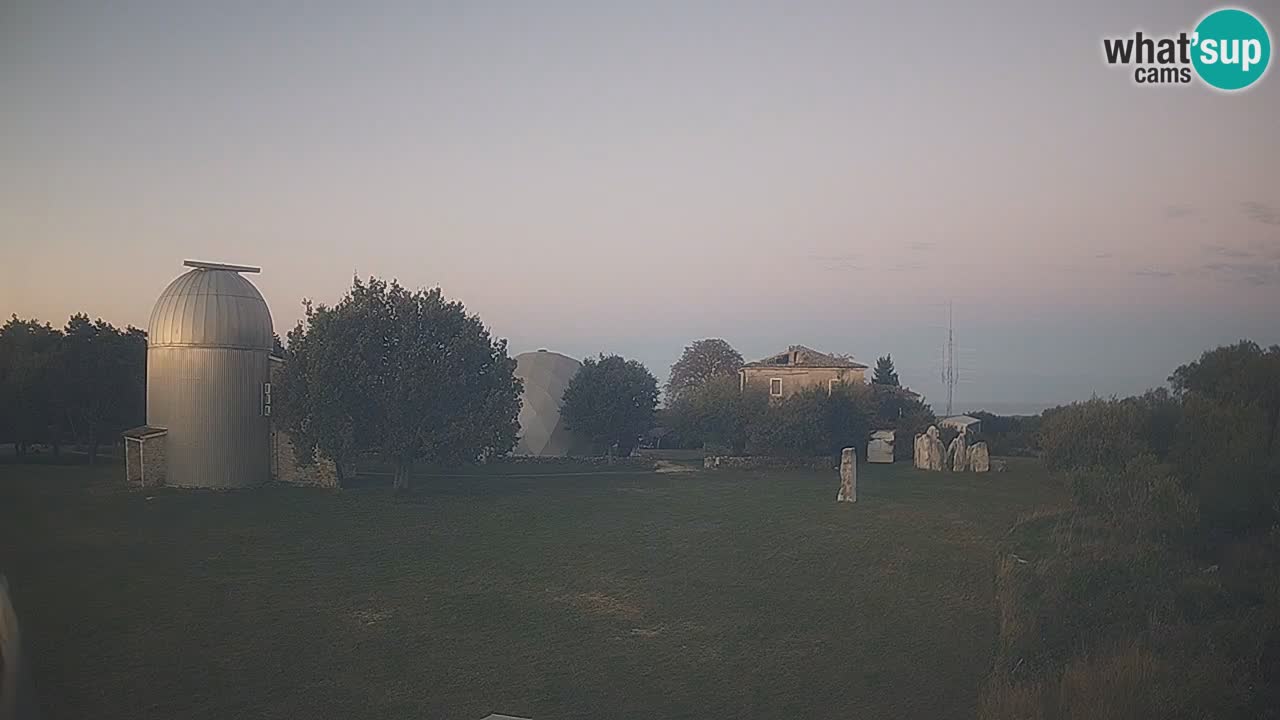 Webcam live dell’Osservatorio di  – Esplora il cielo, gli asteroidi, i comete e i meteoroidi.