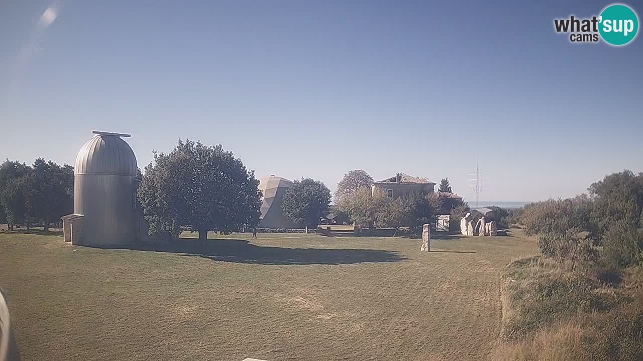 Webcam live dell’Osservatorio di  – Esplora il cielo, gli asteroidi, i comete e i meteoroidi.