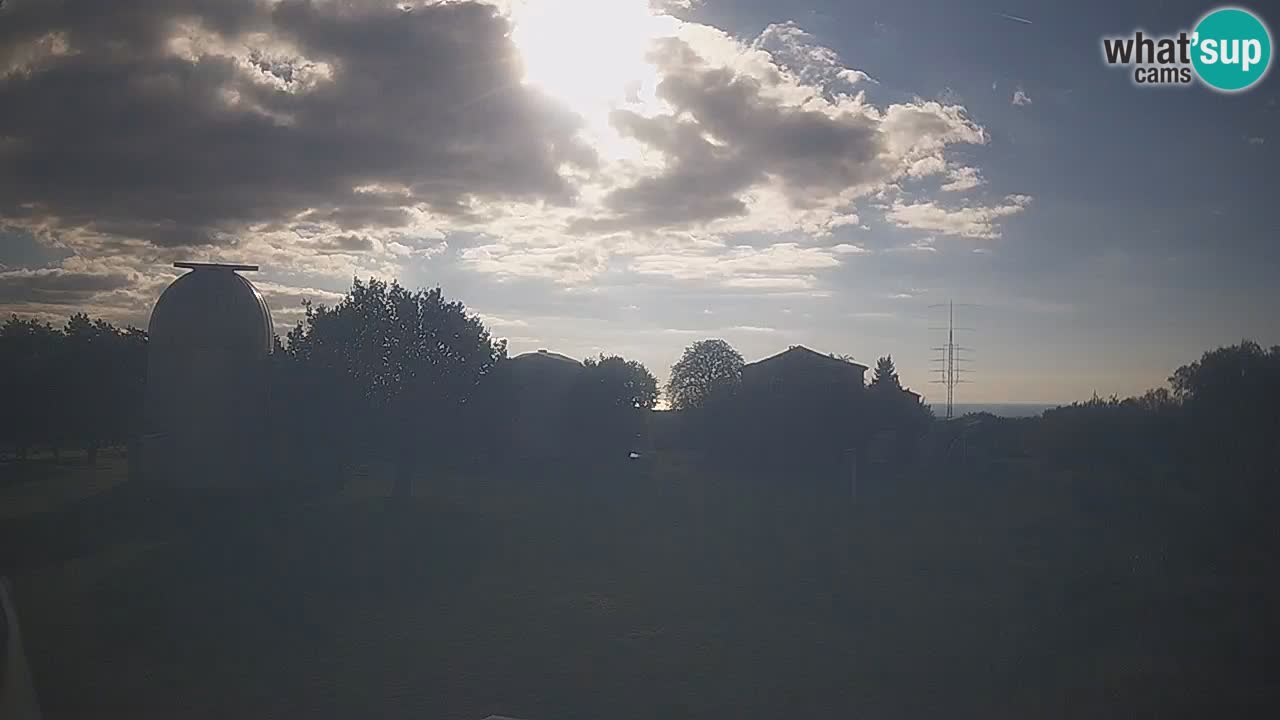 Webcam en direct de l’Observatoire de Višnjan – Explorez le ciel, les astéroïdes, les comètes et les météoroïdes