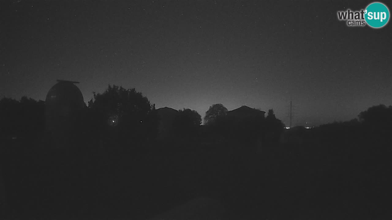 Webcam live dell’Osservatorio di  – Esplora il cielo, gli asteroidi, i comete e i meteoroidi.