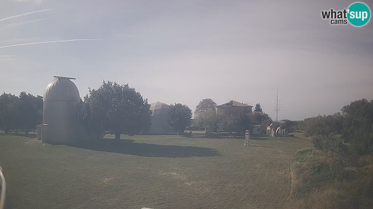 Webcam live dell’Osservatorio di  – Esplora il cielo, gli asteroidi, i comete e i meteoroidi.