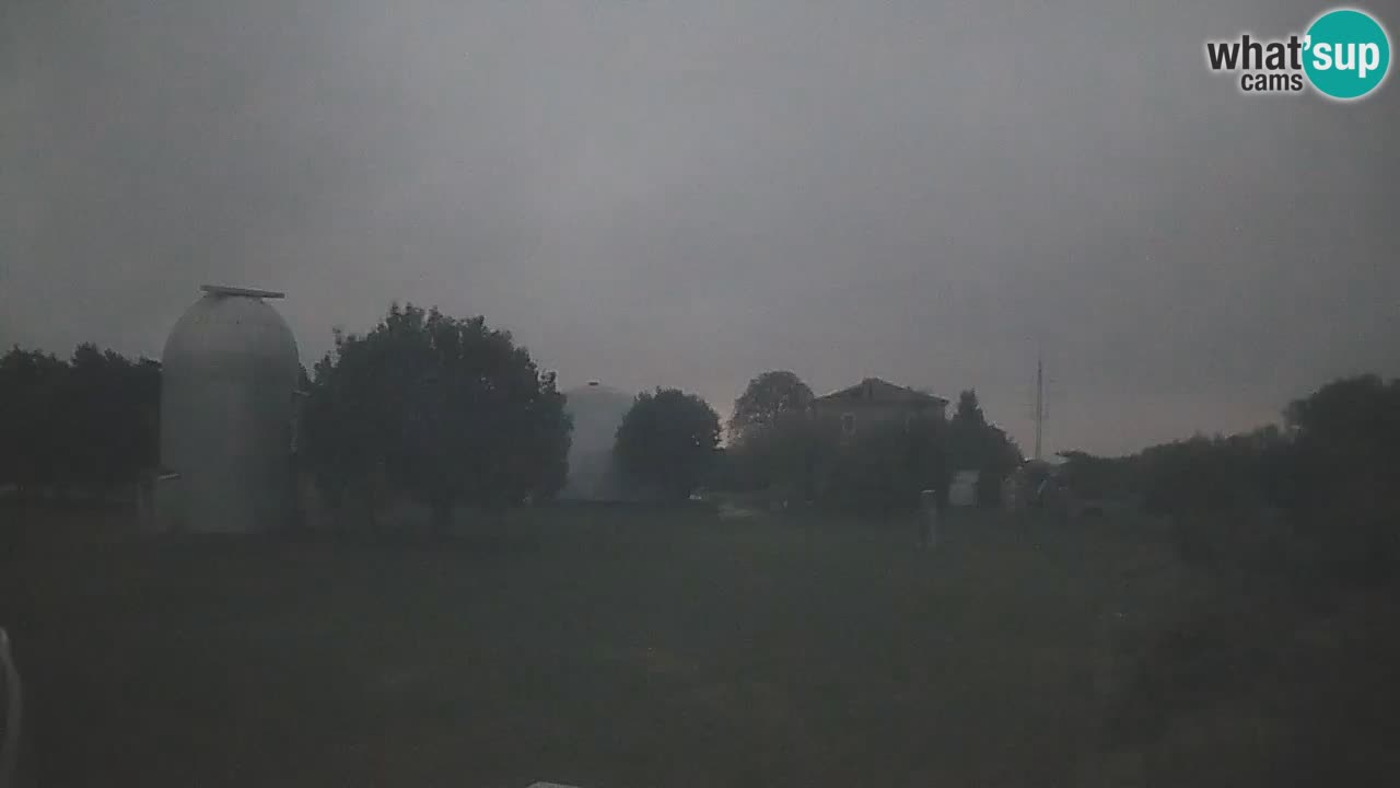 Webcam en direct de l’Observatoire de Višnjan – Explorez le ciel, les astéroïdes, les comètes et les météoroïdes