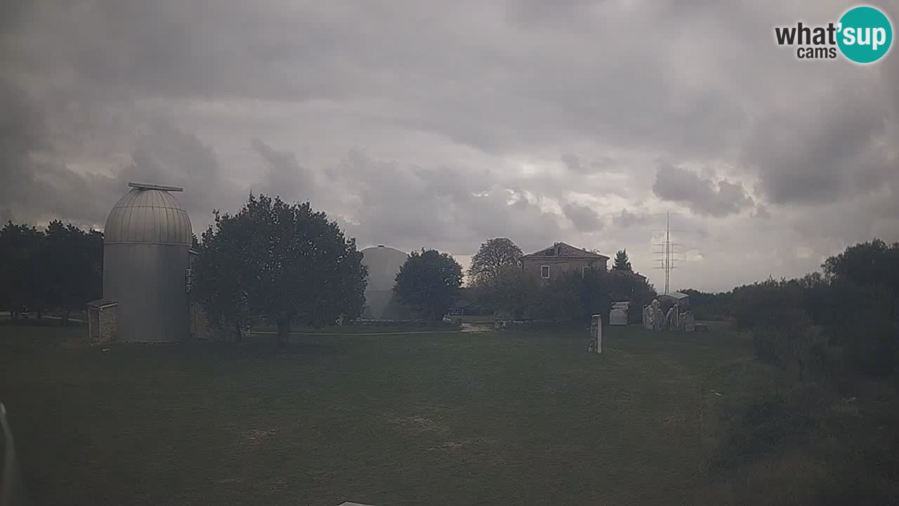Webcam en direct de l’Observatoire de Višnjan – Explorez le ciel, les astéroïdes, les comètes et les météoroïdes