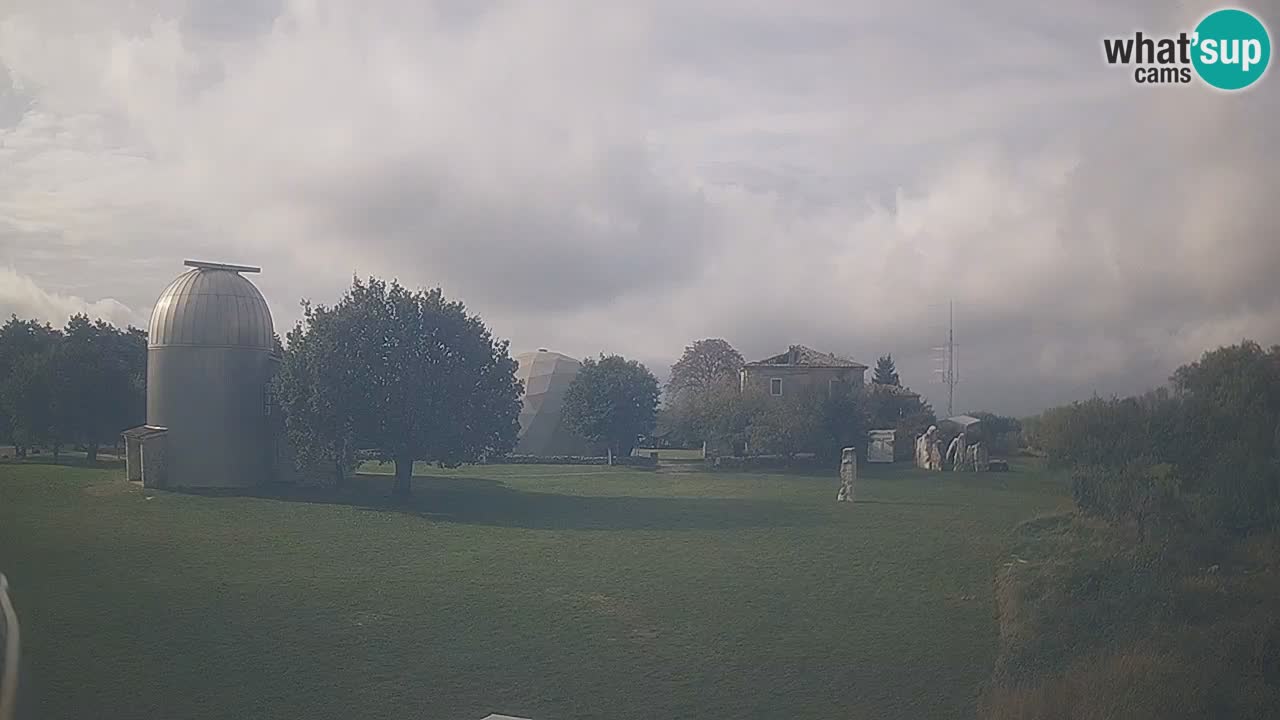 Webcam live dell’Osservatorio di  – Esplora il cielo, gli asteroidi, i comete e i meteoroidi.